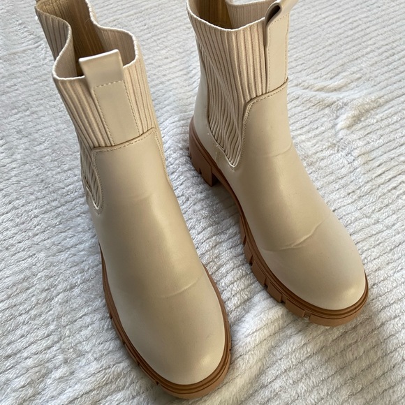 QUPID Off White Boots | 5 - Picture 5 of 6